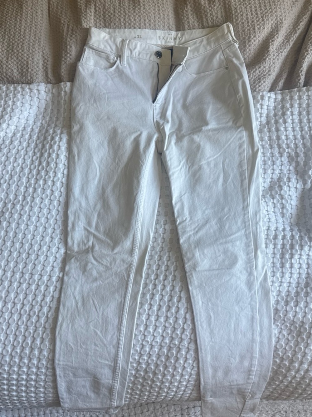 White House Black Market Women's Skinny Jeans in White